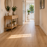Pasillo con suelo de vinilo efecto madera